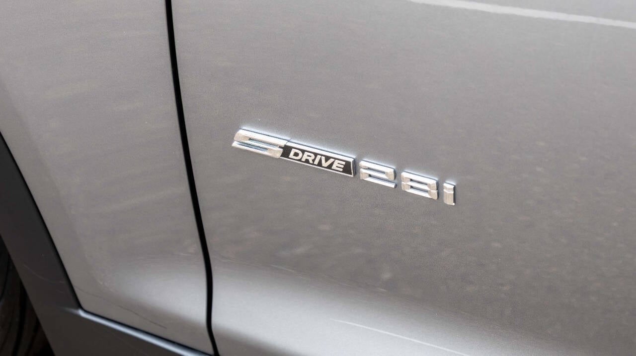 Vehicle image 12 of 33