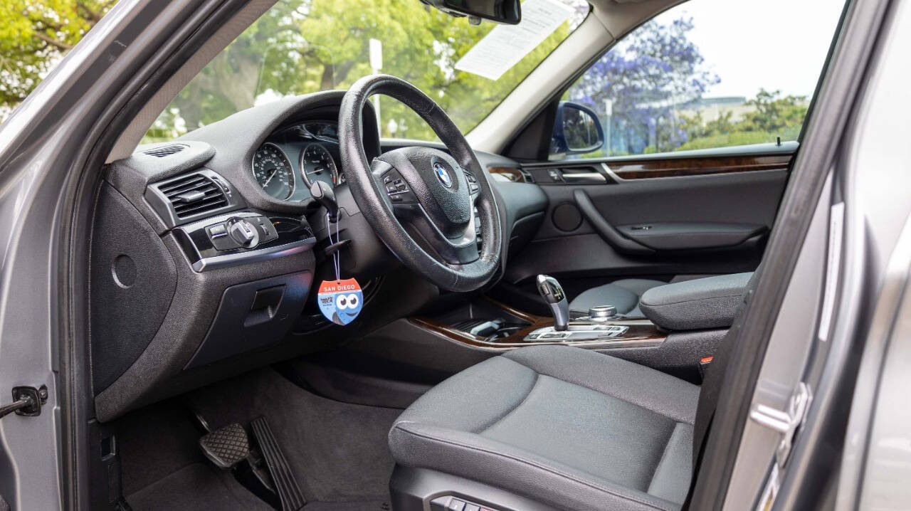Vehicle image 18 of 33