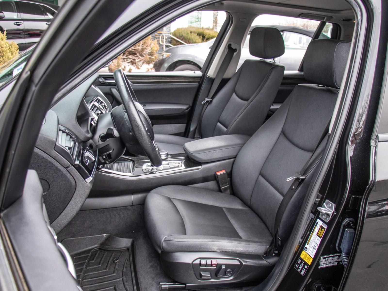 Vehicle image 10 of 26