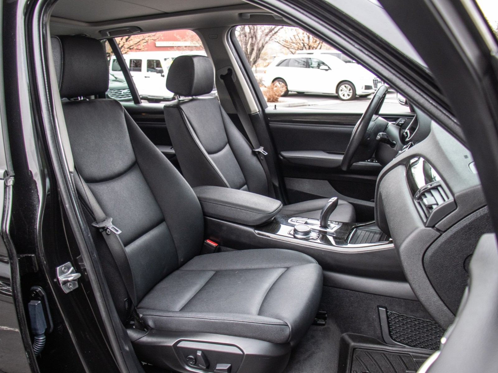 Vehicle image 19 of 26