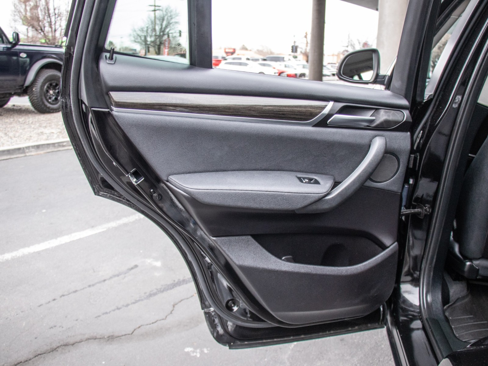 Vehicle image 21 of 26