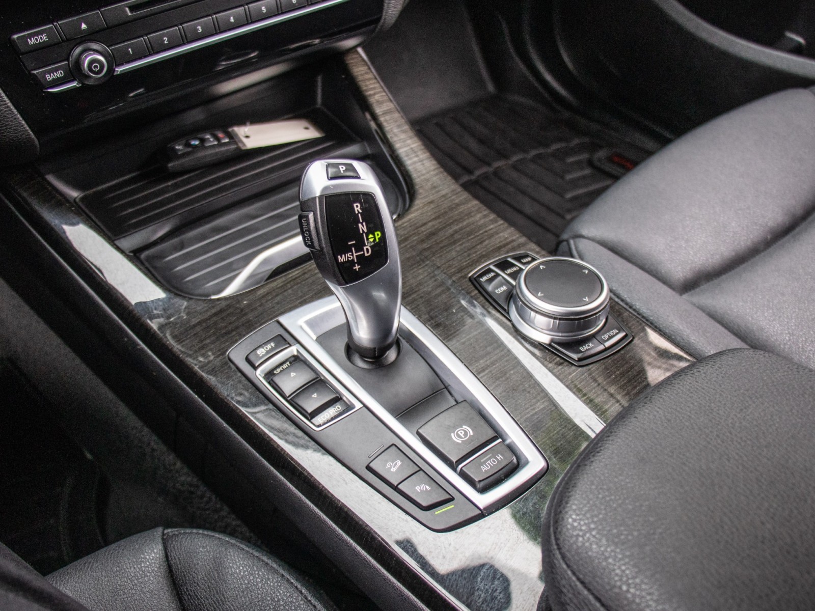 Vehicle image 17 of 26
