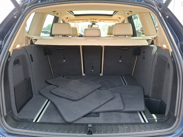 Vehicle image 9 of 32