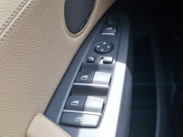 Vehicle image 23 of 32