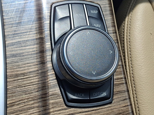 Vehicle image 26 of 32