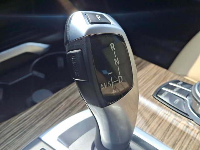 Vehicle image 27 of 32
