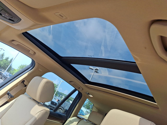 Vehicle image 13 of 32