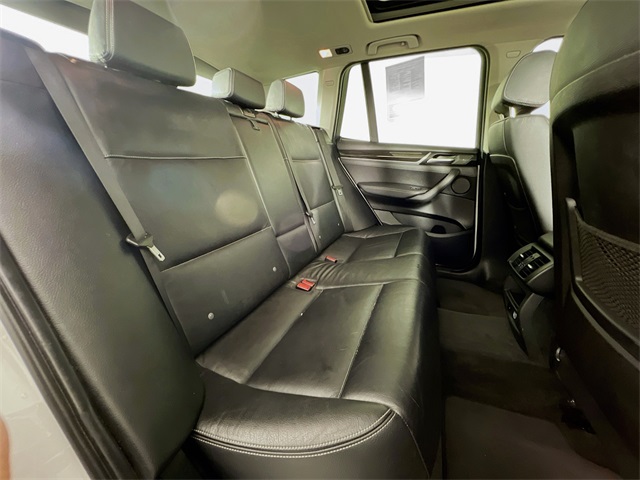 Vehicle image 31 of 38
