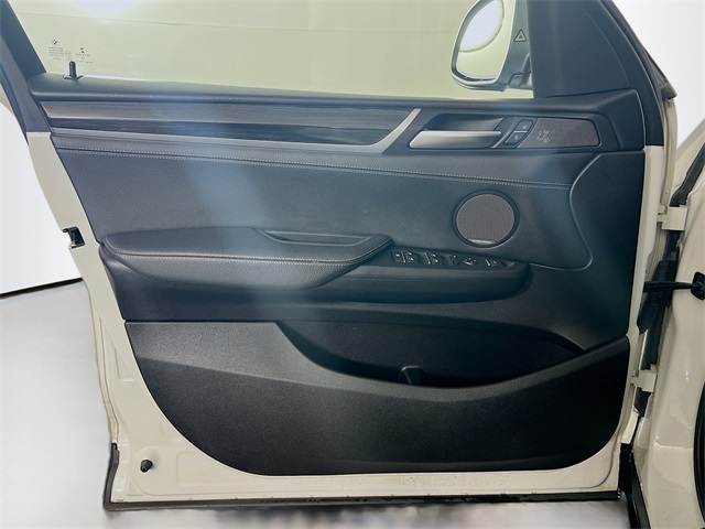 Vehicle image 20 of 38
