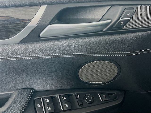 Vehicle image 21 of 38