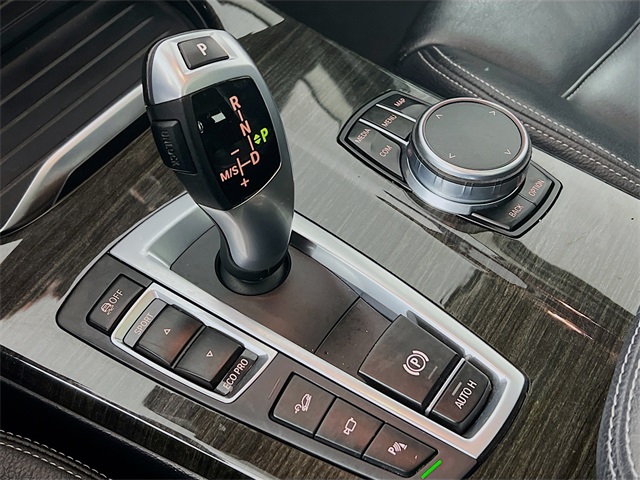 Vehicle image 19 of 38