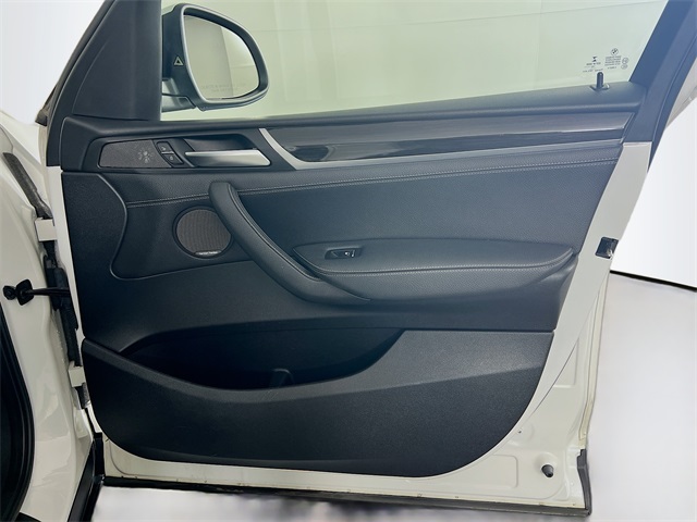 Vehicle image 34 of 38