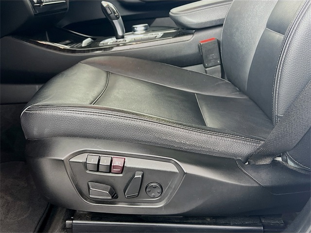Vehicle image 23 of 38