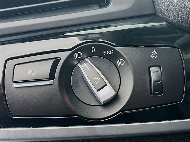 Vehicle image 11 of 38