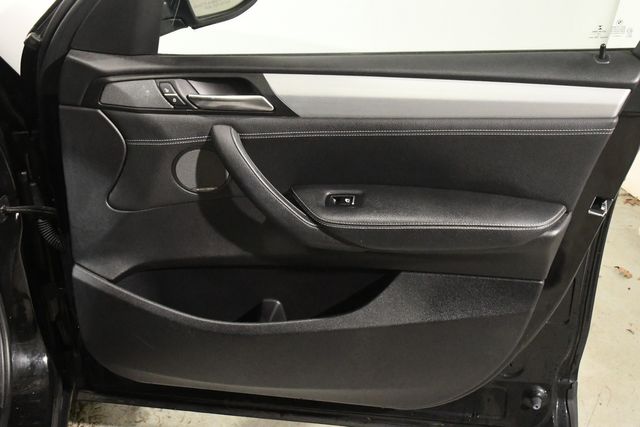 Vehicle image 22 of 24