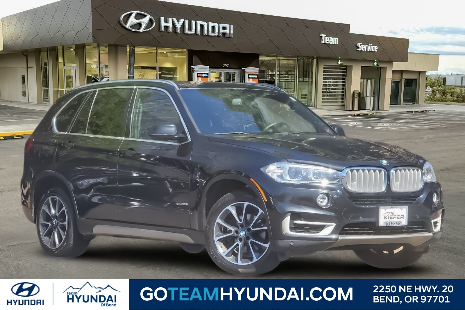 2017 BMW X5 xDrive35i Image 2 of 35