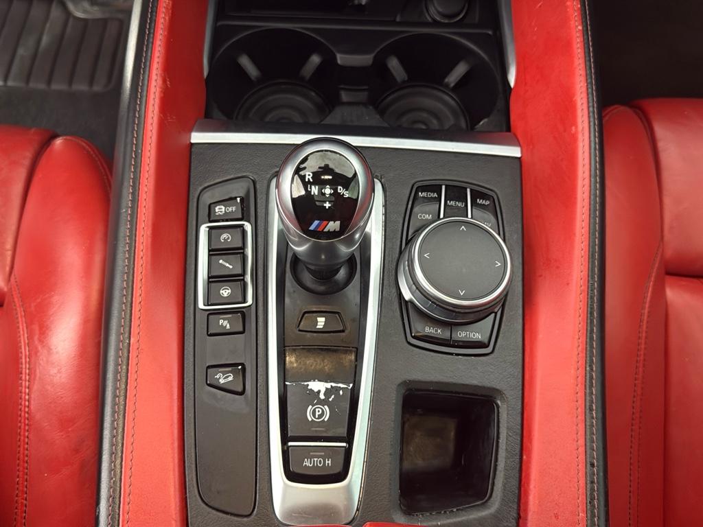Vehicle image 27 of 32