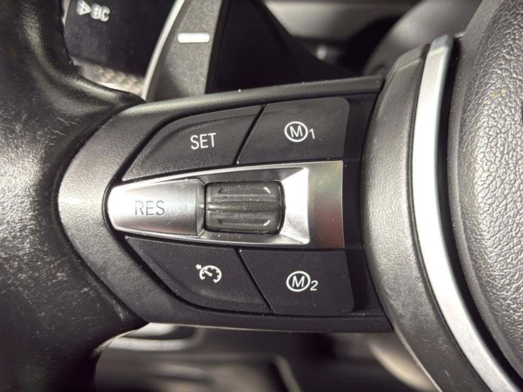 Vehicle image 25 of 32