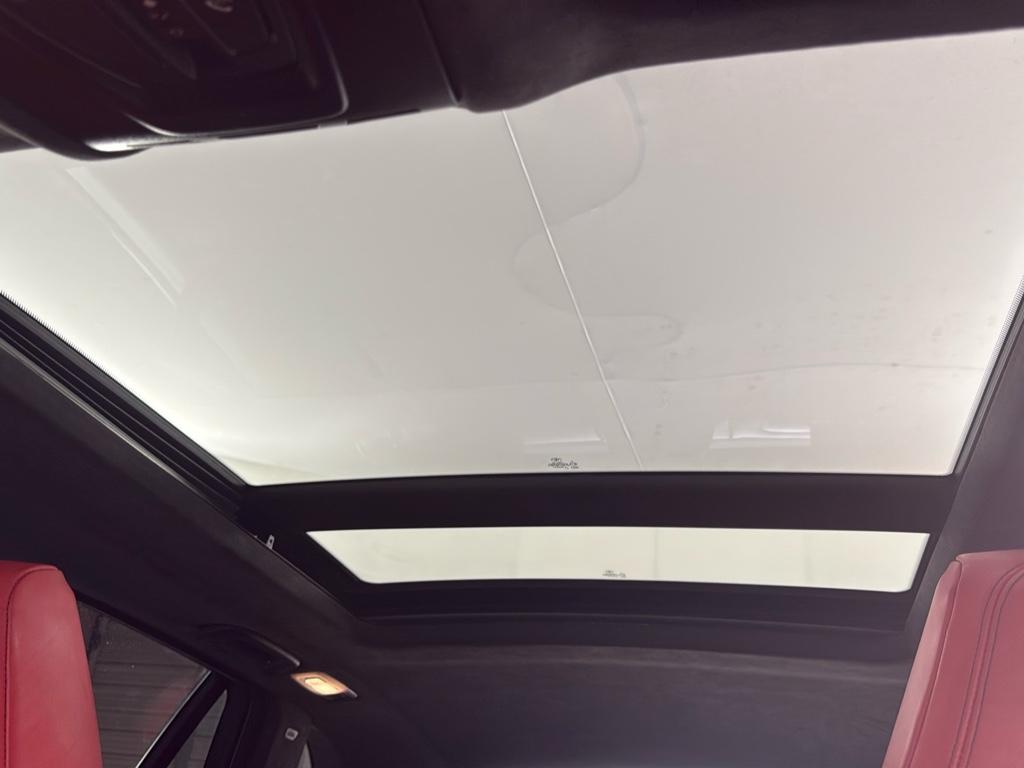 Vehicle image 22 of 32