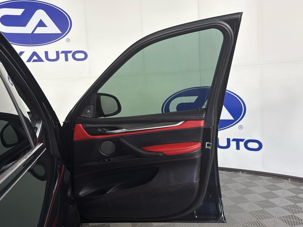 Vehicle image 15 of 32