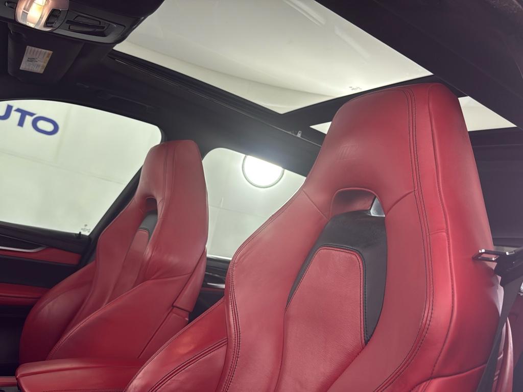 Vehicle image 21 of 32