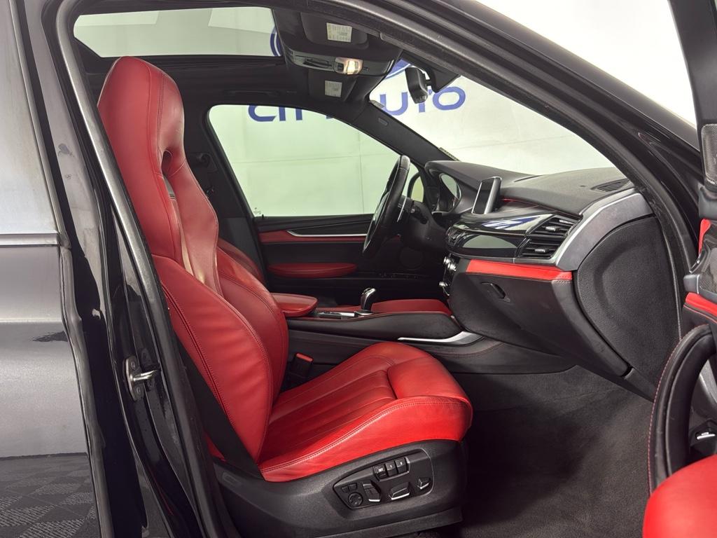 Vehicle image 14 of 32