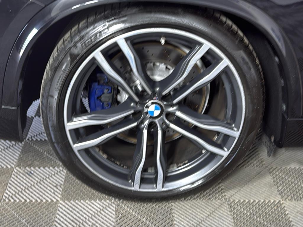 Vehicle image 8 of 32