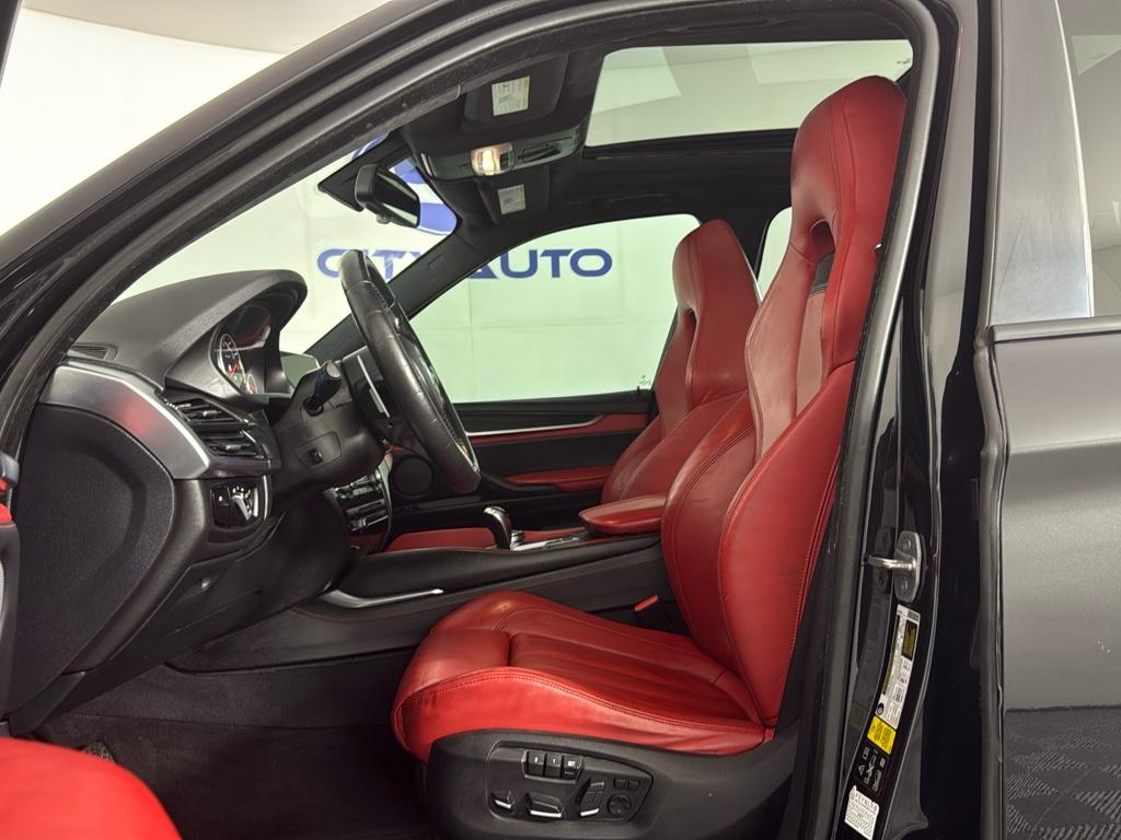 Vehicle image 18 of 32