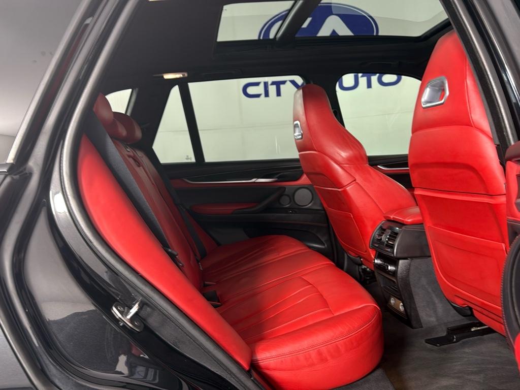 Vehicle image 16 of 32