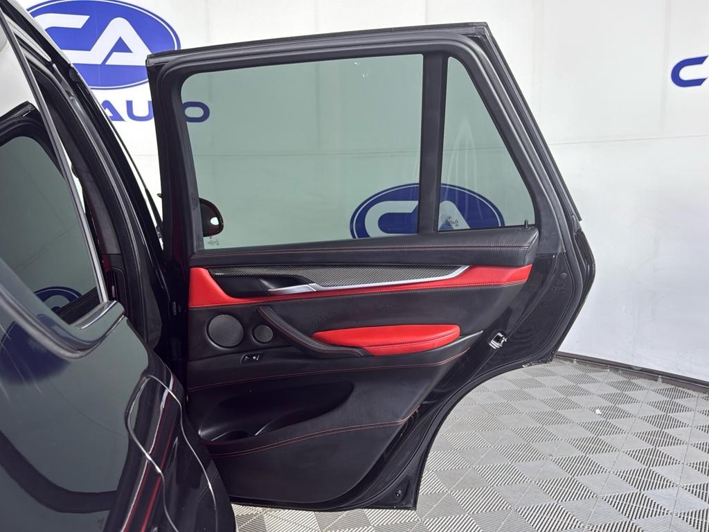Vehicle image 17 of 32