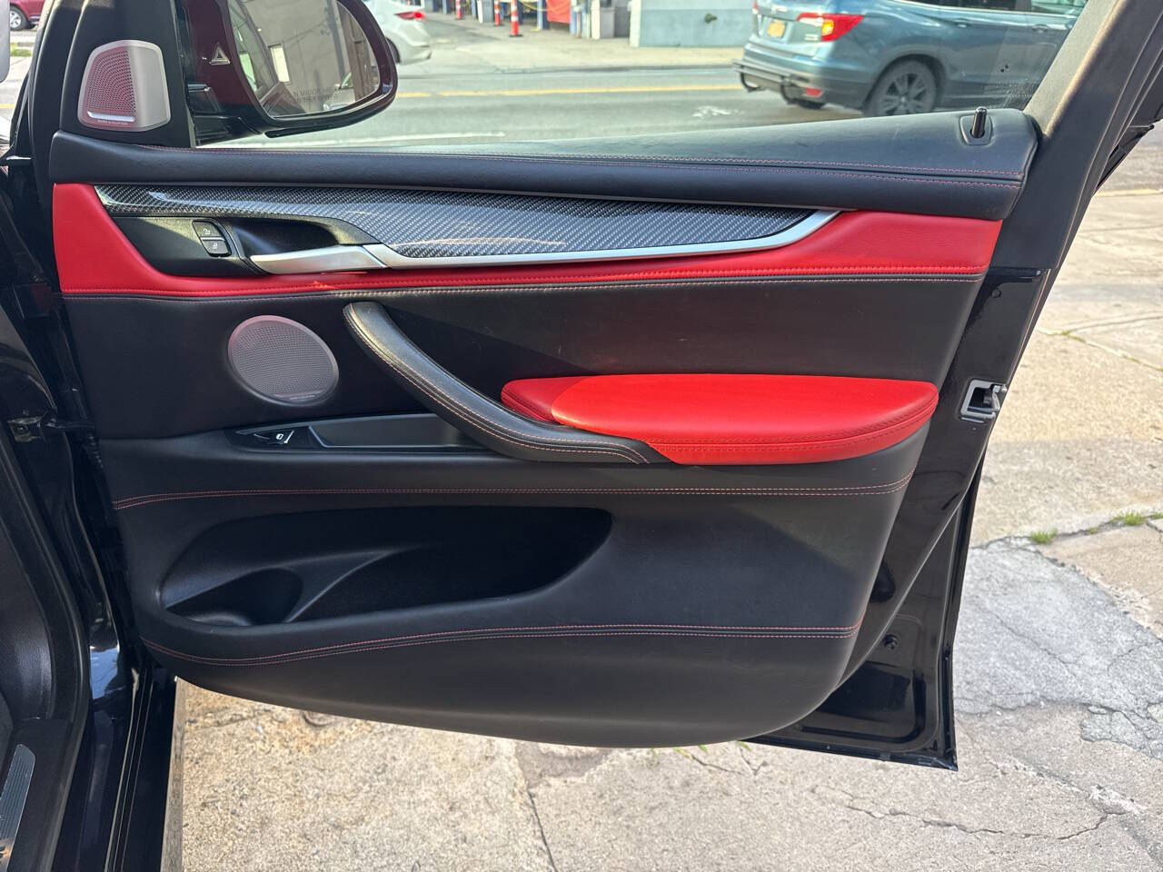 Vehicle image 28 of 40