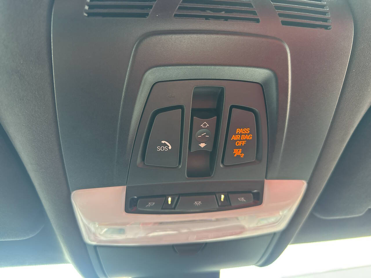 Vehicle image 32 of 40
