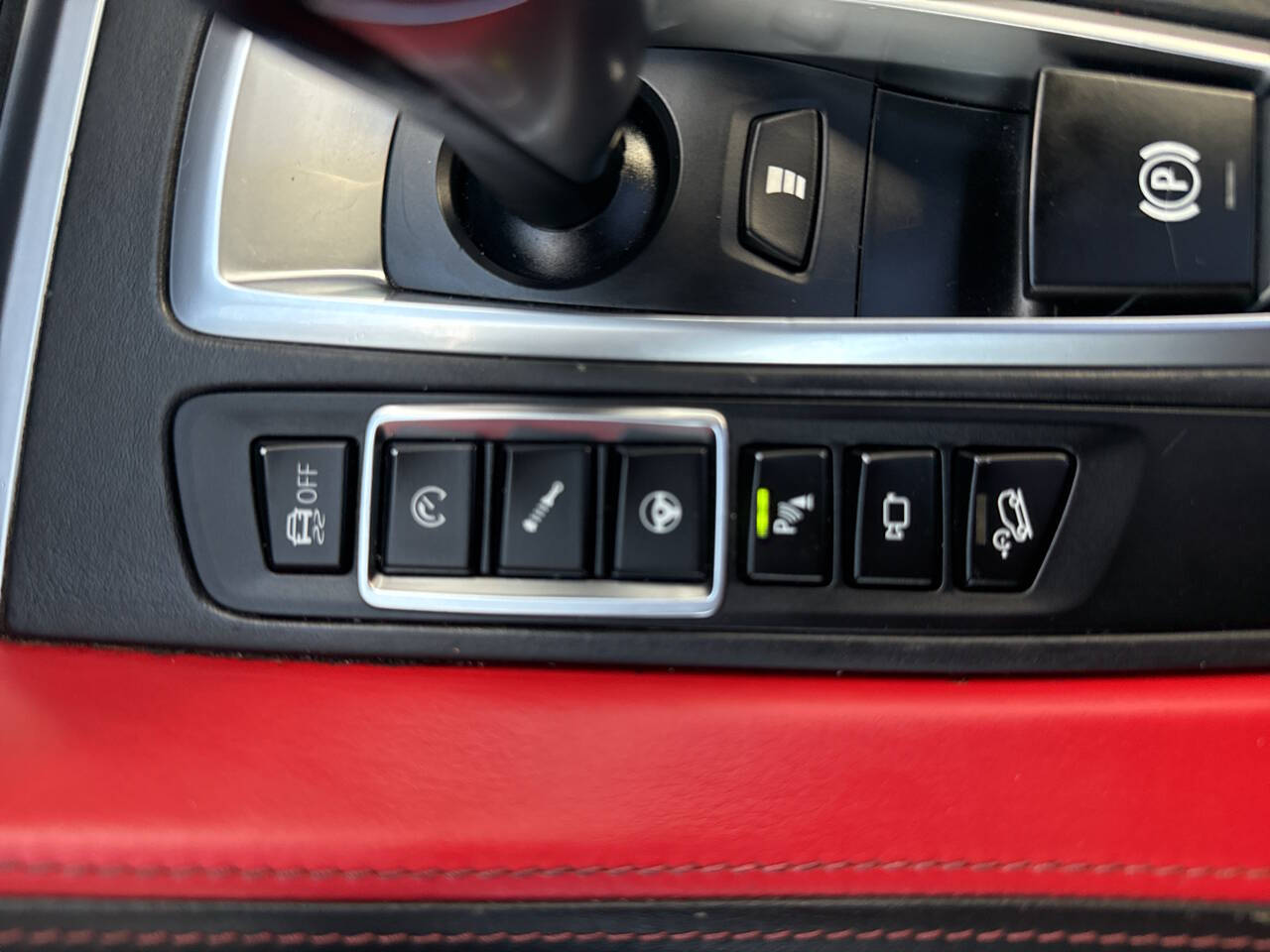 Vehicle image 29 of 40