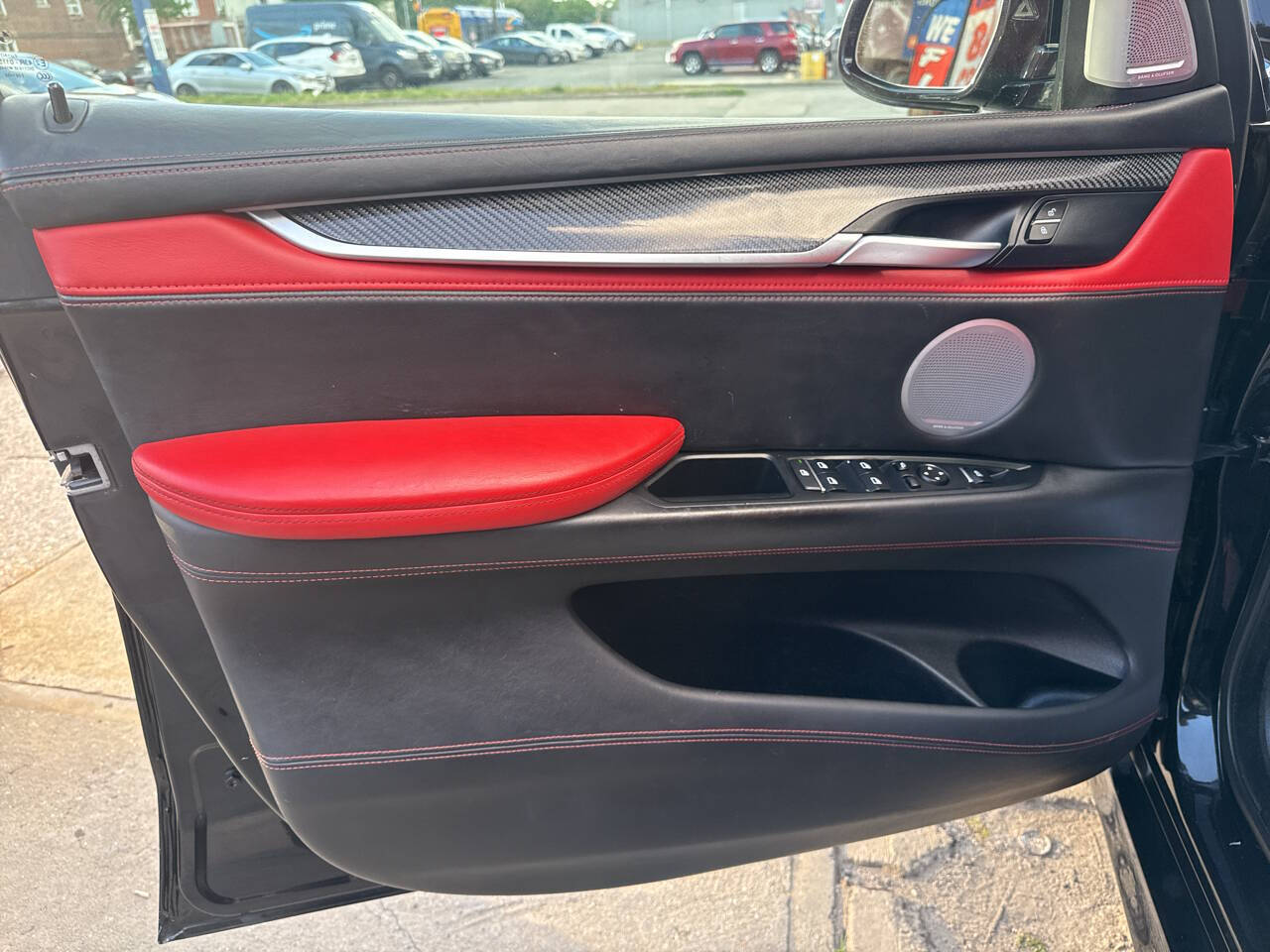 Vehicle image 25 of 40
