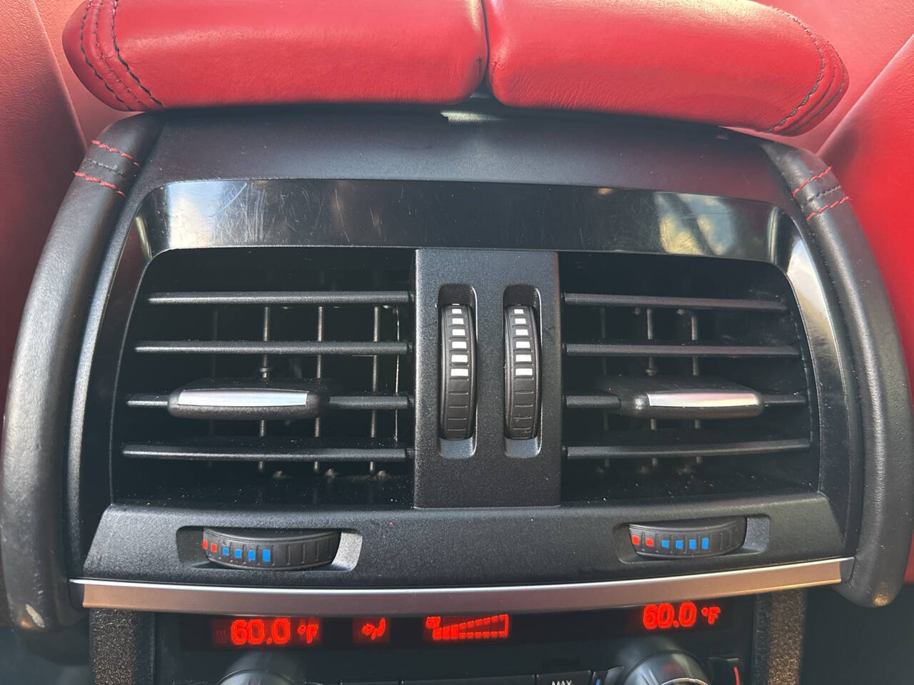 Vehicle image 31 of 40
