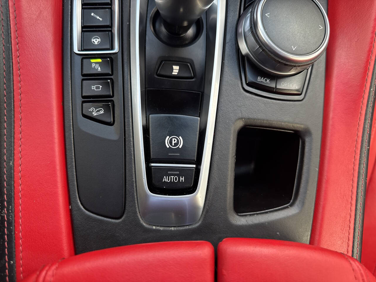 Vehicle image 34 of 40
