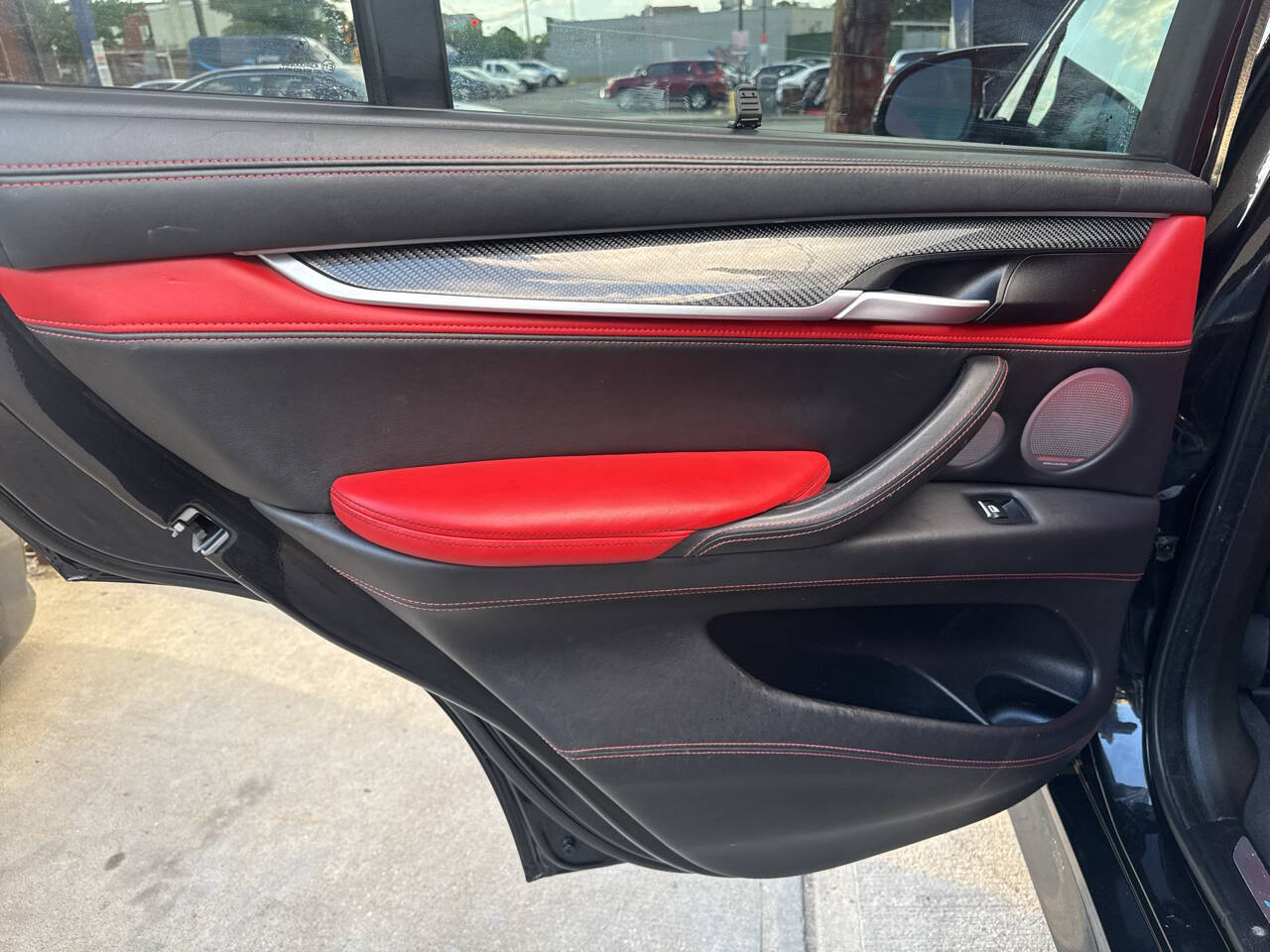Vehicle image 26 of 40