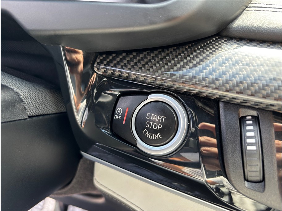 Vehicle image 31 of 58