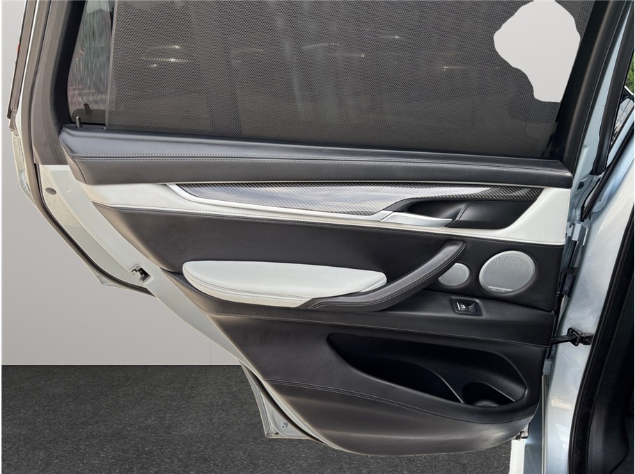 Vehicle image 43 of 58
