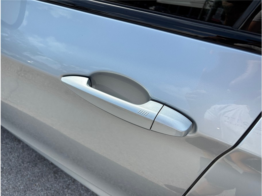 Vehicle image 19 of 58