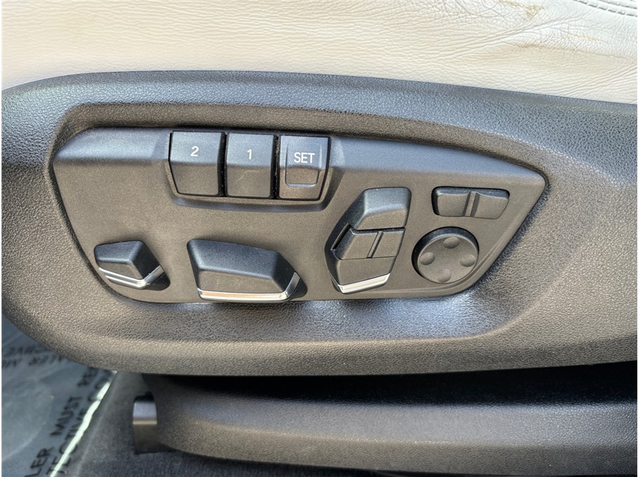 Vehicle image 21 of 58