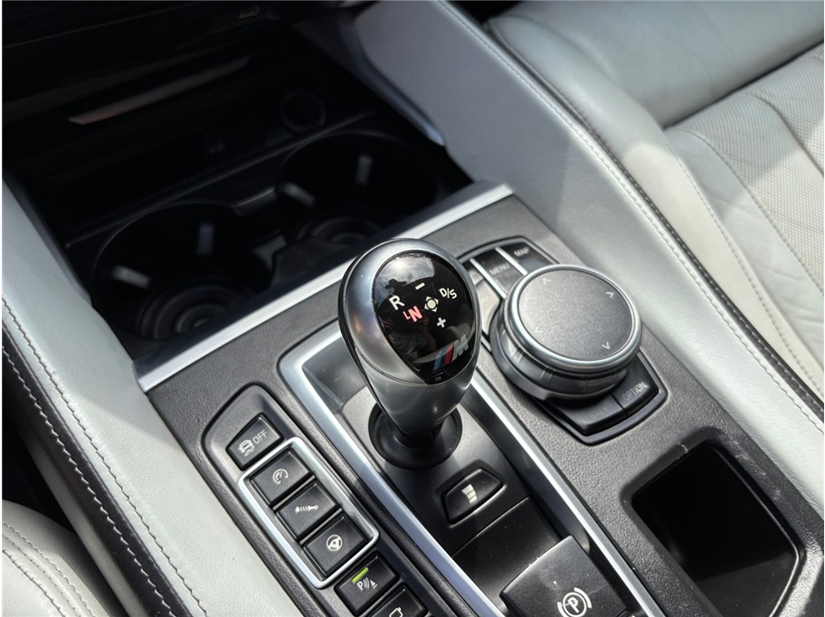 Vehicle image 40 of 58