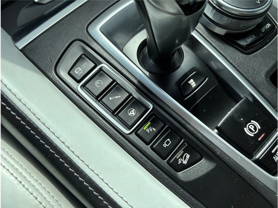 Vehicle image 39 of 58