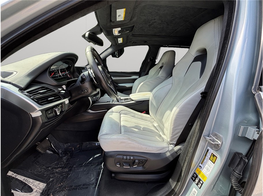 Vehicle image 10 of 58