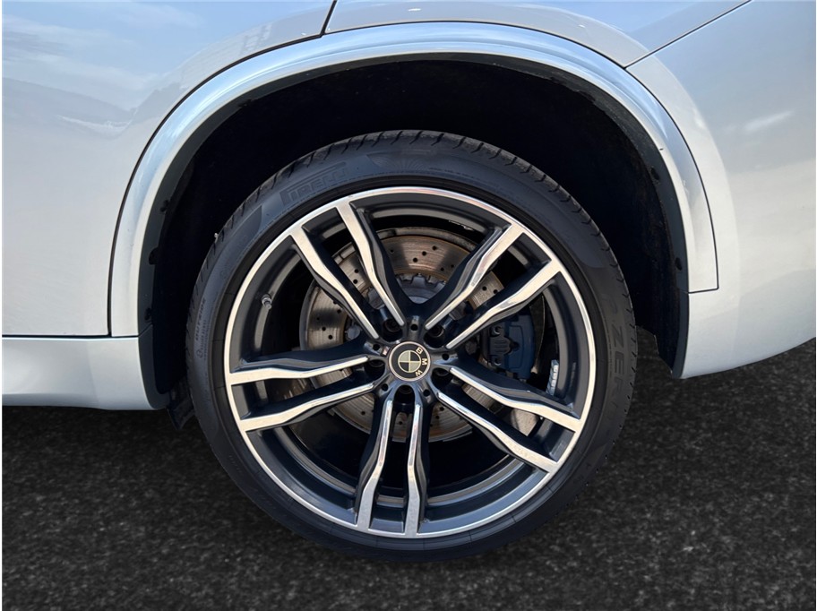 Vehicle image 17 of 58