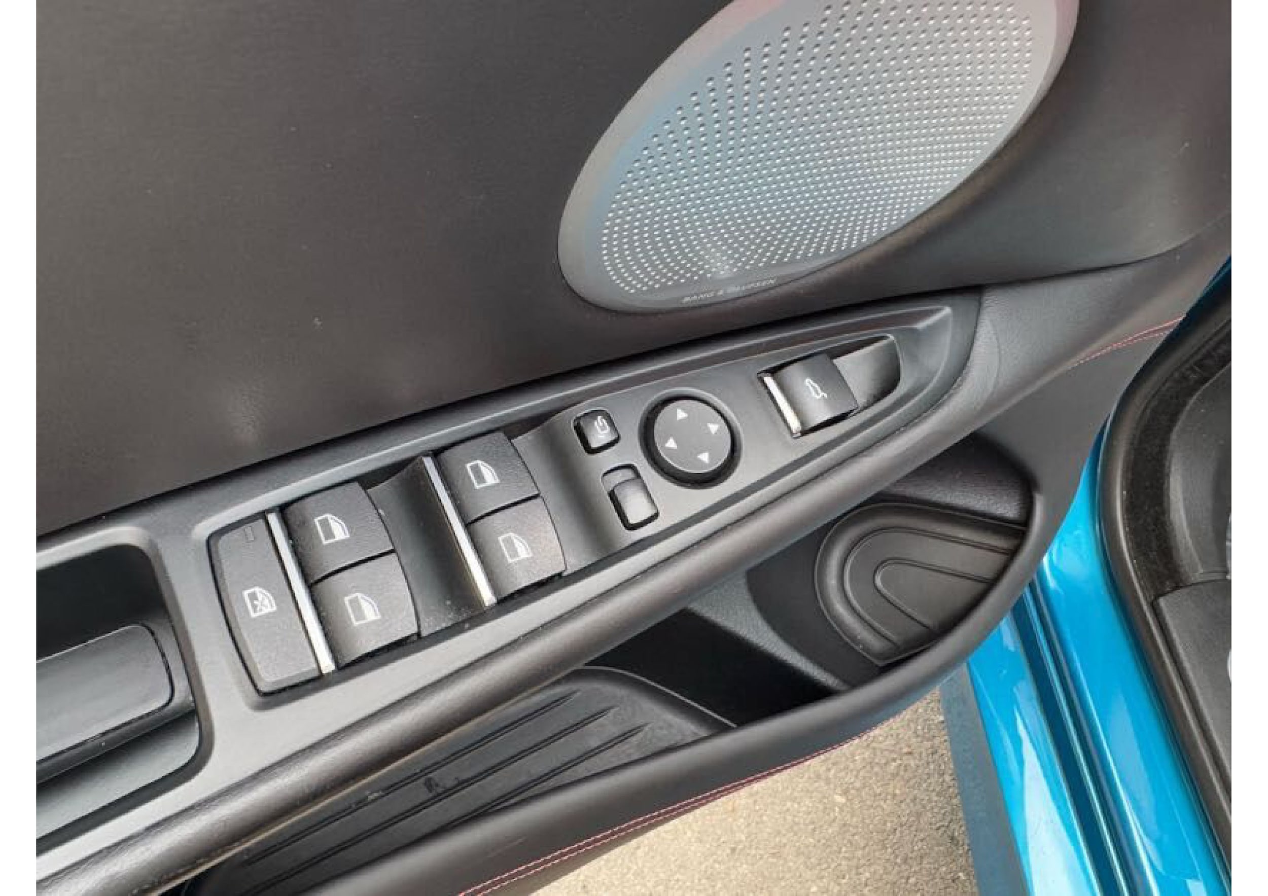 Vehicle image 16 of 39
