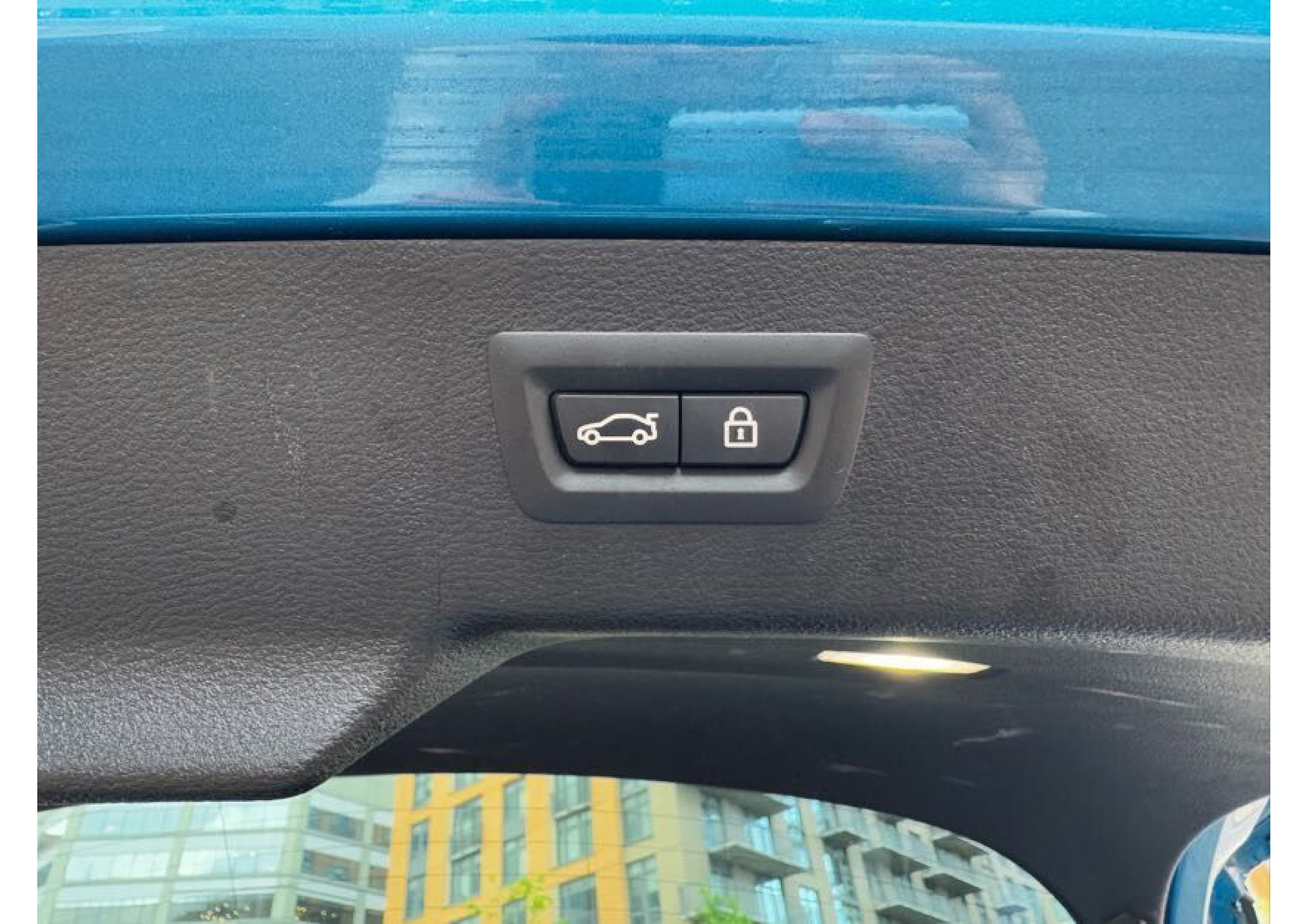 Vehicle image 11 of 39