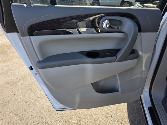 Vehicle image 32 of 46