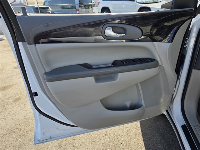 Vehicle image 33 of 46
