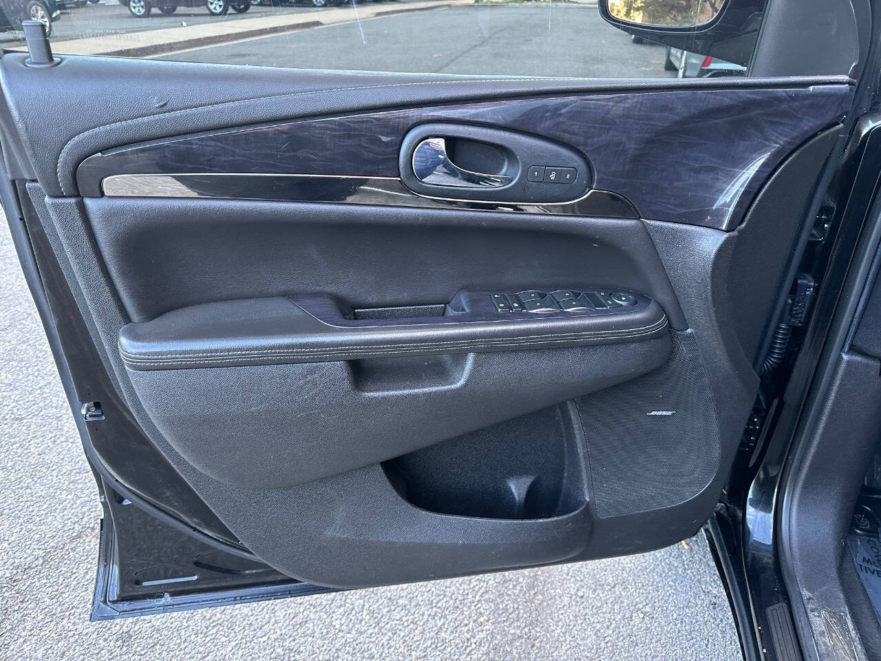 Vehicle image 10 of 24